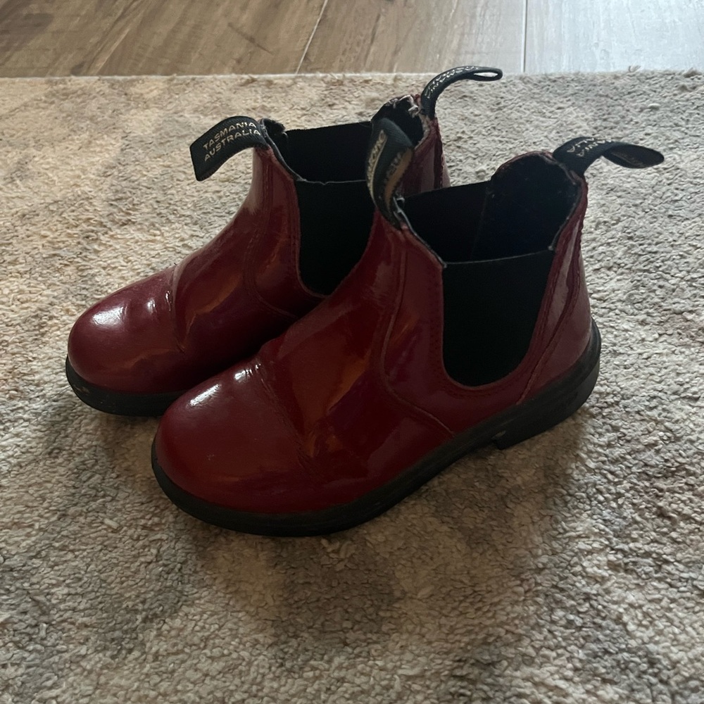 CHERRY RED PATENT LEATHER BLUNDSTONES~ 11